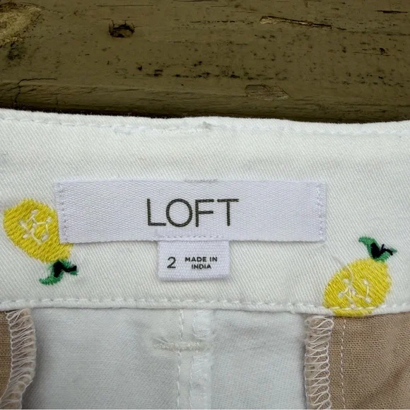 LOFT The Washed Twill Shorts in White Pineapple Print size 2 - Picture 10 of 12